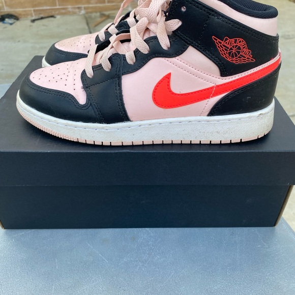 Nike Air Jordan 1 Mid Atmosphere GS Black Pink 5Y Women's 6.5 - Picture 3 of 5